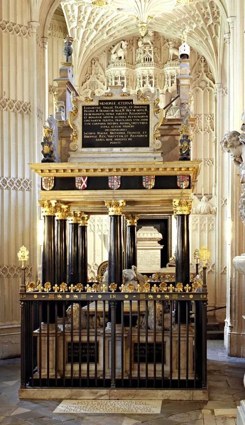 Queen Elizabeth I tomb and monument — wider view, Westminster Abbey